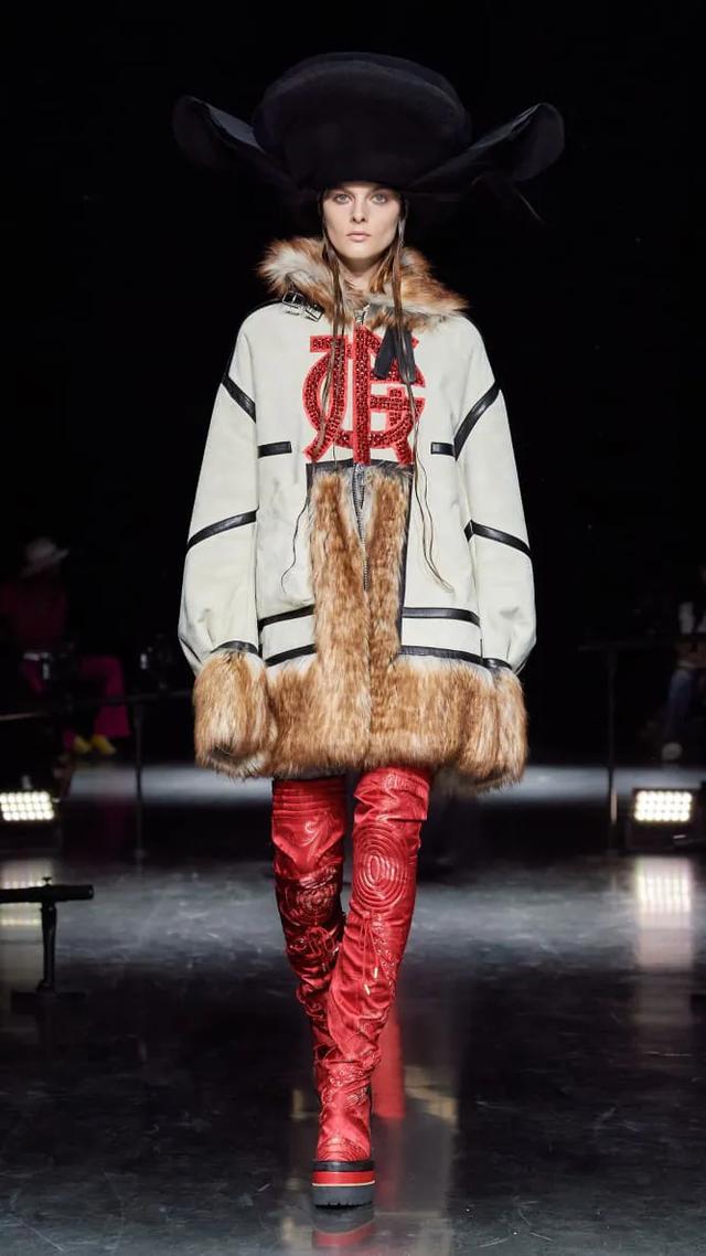 2021年的巴黎时装周发布2022年服装”南非之美”CNN style Fashion