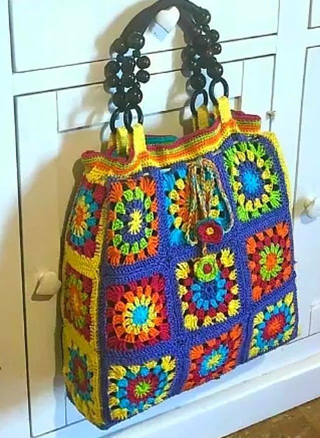 老婆才是编织高手，她手工钩编的包包时尚又漂亮，你喜欢吗？