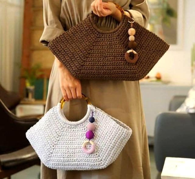 老婆才是编织高手，她手工钩编的包包时尚又漂亮，你喜欢吗？