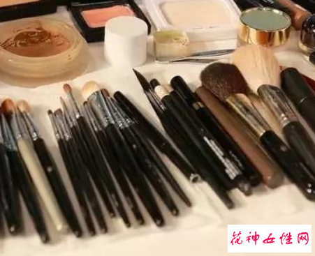 常用的化妆工具怎么清洗